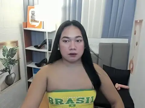 Snapshot of TsUncutKaren chatting on December 1, 2025, 11:26 am TsUncutKaren online show from December 1, 2025, 11:26 am