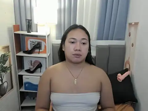 Snapshot of TsUncutKaren chatting on December 15, 2025, 4:44 pm TsUncutKaren online show from December 15, 2025, 4:44 pm