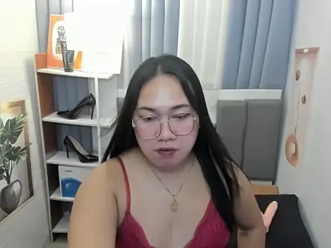 Snapshot of TsUncutKaren chatting on December 17, 2025, 4:13 pm TsUncutKaren online show from December 17, 2025, 4:13 pm