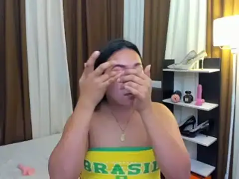 Snapshot of TsUncutKaren chatting on December 19, 2025, 5:53 pm TsUncutKaren online show from December 19, 2025, 5:53 pm