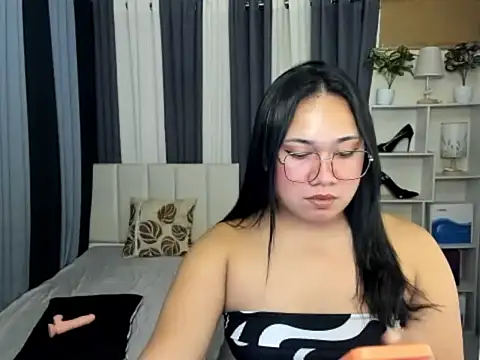 Snapshot of TsUncutKaren chatting on February 25, 2026, 6:06 pm TsUncutKaren online show from February 25, 2026, 6:06 pm