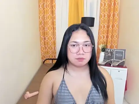 TsUncutKaren online show from April 10, 2026, 12:43 pm