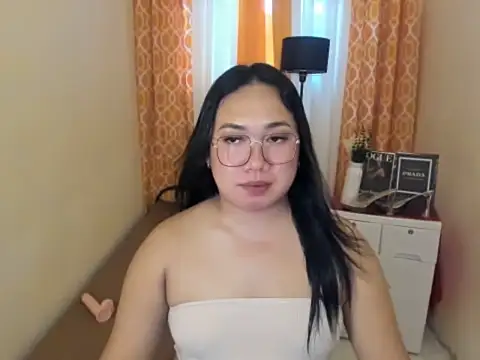 TsUncutKaren online show from April 12, 2026, 5:34 am