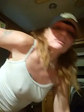 Snapshot of dirtylittlelisa chatting on October 26, 2025, 9:26 am dirtylittlelisa online show from October 26, 2025, 9:26 am