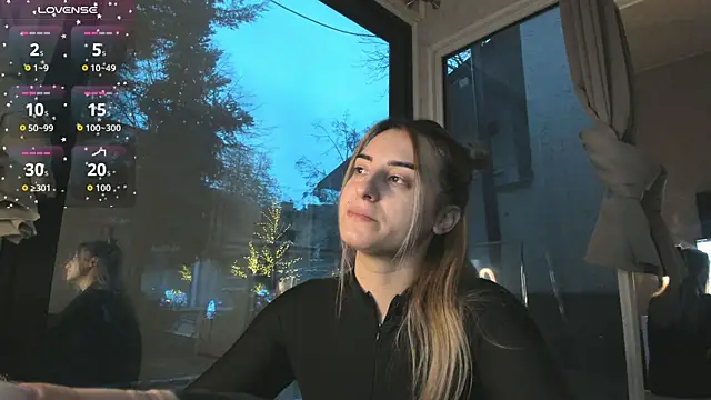 Ella Vee online show from December 5, 2025, 5:38 am