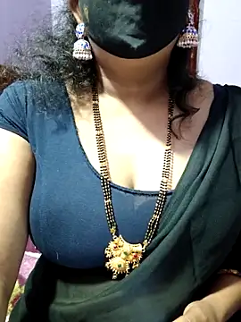 luci-queen online show from October 5, 2025, 3:10 pm