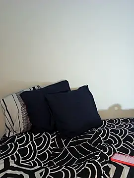 Nicoleefaith  online show from October 8, 2025, 7:00 pm