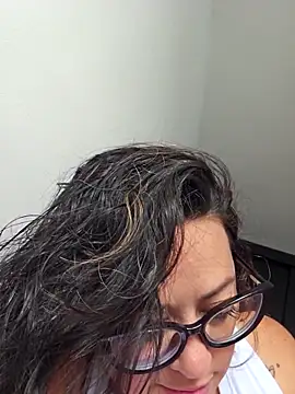 Nicoleefaith  online show from April 5, 2026, 7:44 pm