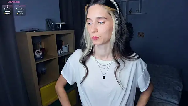 AntonettaTarring online show from September 18, 2025, 7:21 am