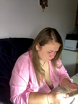 MartaXLove online show from September 25, 2025, 5:05 pm