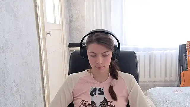 CutieAnny online show from November 4, 2025, 4:44 am