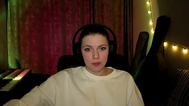 CutieAnny online show from March 17, 2026, 8:12 pm