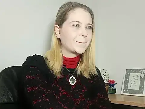 Snapshot of LydiaYoung chatting on September 11, 2025, 2:17 pm LydiaYoung online show from September 11, 2025, 2:17 pm