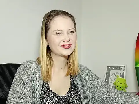 Snapshot of LydiaYoung chatting on October 7, 2025, 6:16 pm LydiaYoung online show from October 7, 2025, 6:16 pm