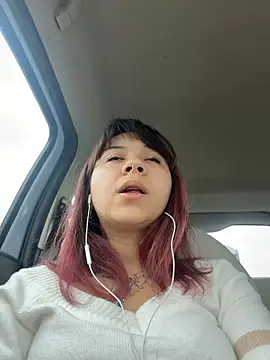 YumiLux online show from February 7, 2026, 12:53 pm