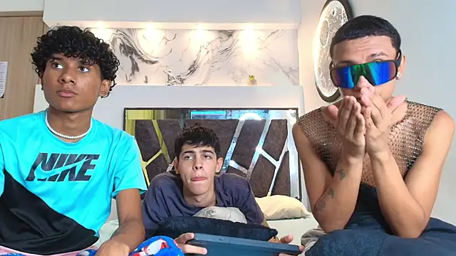 Snapshot of YOUNGS_GUYS chatting on September 29, 2025, 7:19 pm YOUNGS GUYS online show from September 29, 2025, 7:19 pm