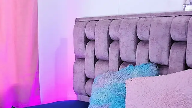 Alexa-Hunter online show from November 13, 2025, 8:52 pm