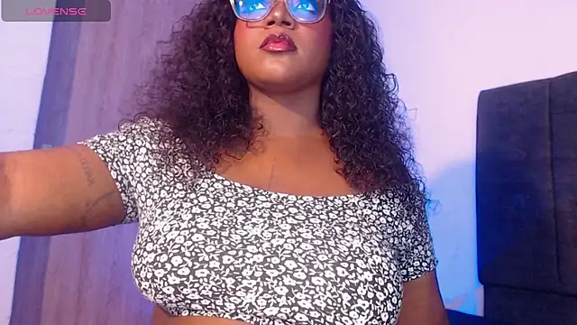 Snapshot of Mimi_Gil chatting on December 22, 2025, 8:33 am Mimi Gil online show from December 22, 2025, 8:33 am