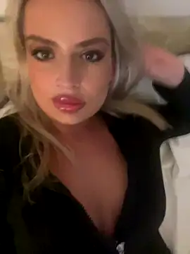 Seductive-SkyeXXX online show from October 15, 2025, 6:52 pm