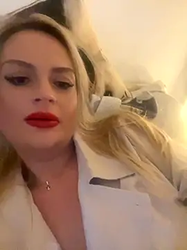 Seductive-SkyeXXX online show from November 9, 2025, 8:40 pm