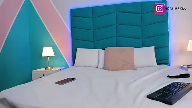  mia foxx online show from September 10, 2025, 8:20 pm