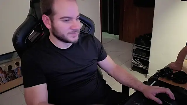 Snapshot of Paul00474 chatting on September 24, 2025, 9:18 pm Paul00474 online show from September 24, 2025, 9:18 pm