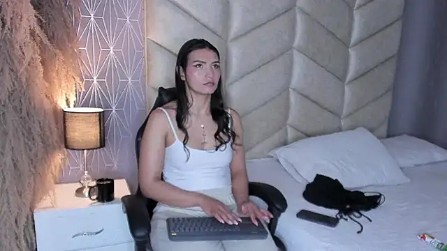 samiradoll online show from November 5, 2025, 3:28 am