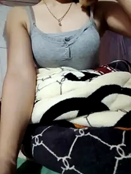 LucyyLy online show from November 24, 2025, 12:27 pm