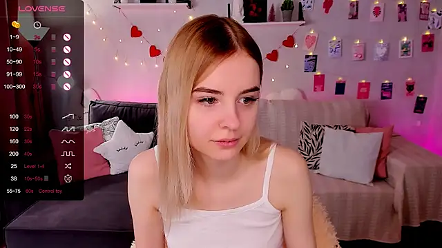 Snapshot of LillianShine chatting on February 18, 2026, 2:29 am LillianShine online show from February 18, 2026, 2:29 am