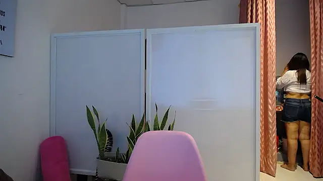 Manuela lara  online show from January 6, 2026, 2:21 pm