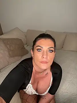 Snapshot of Nola_Luxx-offiziell chatting on September 9, 2025, 6:29 pm Nola Luxx-offiziell online show from September 9, 2025, 6:29 pm