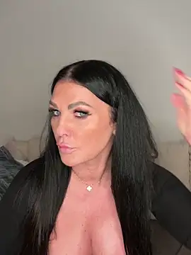 Snapshot of Nola_Luxx-offiziell chatting on December 22, 2025, 5:54 pm Nola Luxx-offiziell online show from December 22, 2025, 5:54 pm