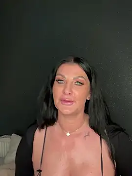 Snapshot of Nola_Luxx-offiziell chatting on January 5, 2026, 6:22 pm Nola Luxx-offiziell online show from January 5, 2026, 6:22 pm