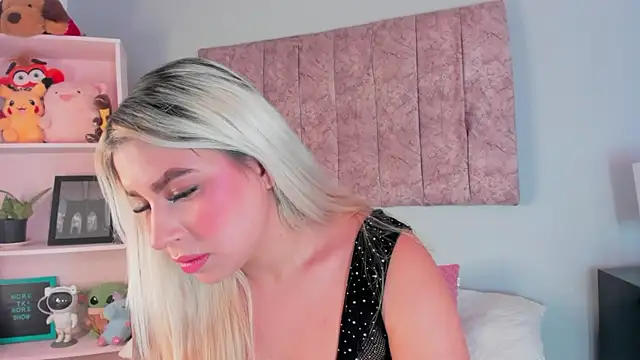 Snapshot of naomi_sanz chatting on October 11, 2025, 7:34 pm naomi sanz online show from October 11, 2025, 7:34 pm