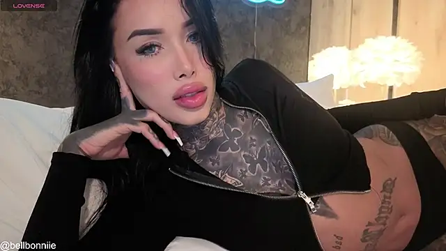 Snapshot of belllbonniie chatting on April 18, 2026, 8:20 pm belllbonniie online show from April 18, 2026, 8:20 pm