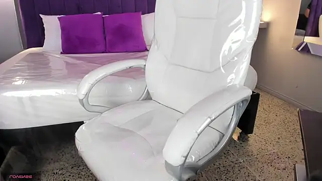 Snapshot of Miss_Francheska chatting on March 17, 2026, 11:57 am Miss Francheska online show from March 17, 2026, 11:57 am