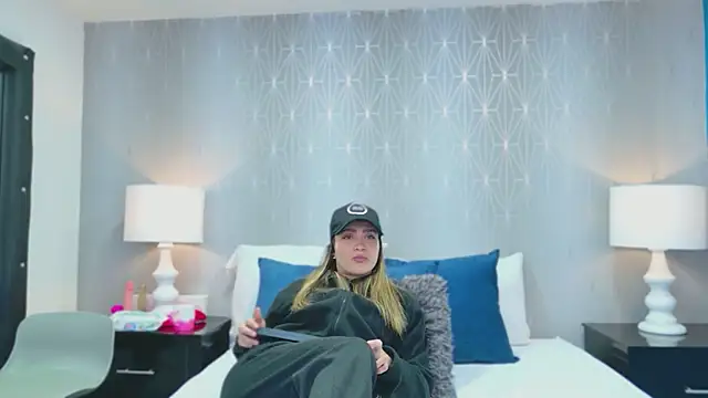 ZoeWilliis online show from April 5, 2026, 11:29 am