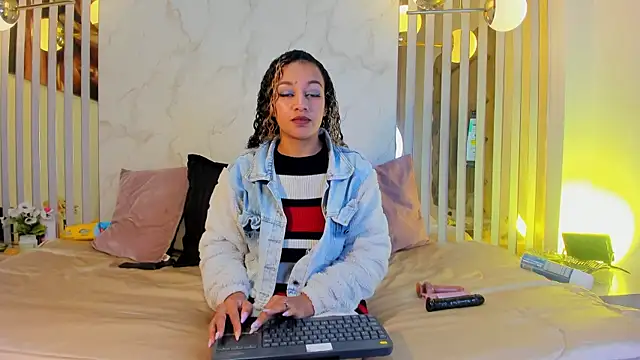 Snapshot of Melaniegh_ chatting on September 9, 2025, 11:10 am Melaniegh  online show from September 9, 2025, 11:10 am