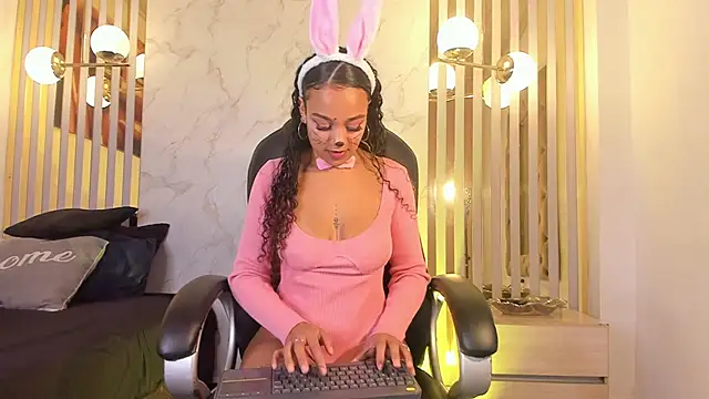 Snapshot of Melaniegh_ chatting on October 17, 2025, 11:24 am Melaniegh  online show from October 17, 2025, 11:24 am
