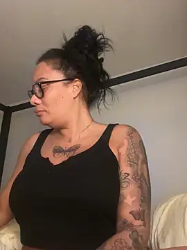 sugarsweetie8000 online show from September 23, 2025, 8:56 pm