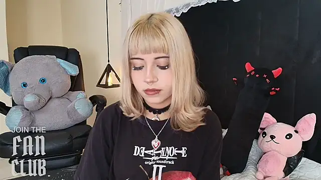 Snapshot of IvyBelle_ chatting on April 28, 2026, 11:26 am IvyBelle online show from April 28, 2026, 11:26 am