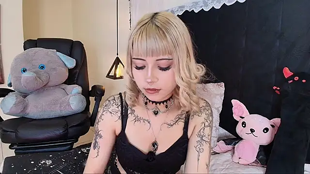 Snapshot of IvyBelle_ chatting on May 8, 2026, 11:26 am IvyBelle online show from May 8, 2026, 11:26 am