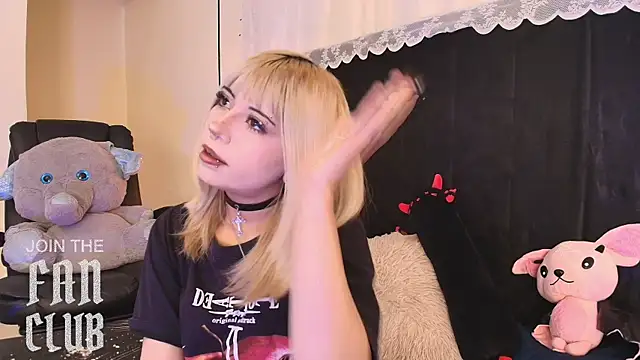 Snapshot of IvyBelle_ chatting on May 19, 2026, 11:27 am IvyBelle online show from May 19, 2026, 11:27 am