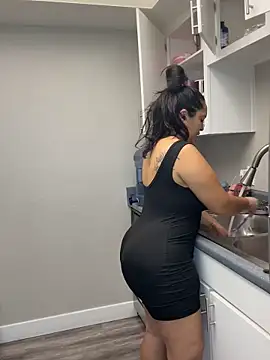 latina curvy22 online show from October 1, 2025, 6:58 pm