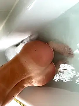 Snapshot of Petitbiscuit2B0 chatting on October 29, 2025, 11:12 am Petitbiscuit2B0 online show from October 29, 2025, 11:12 am