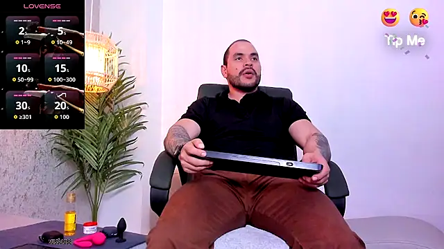 Hershell Fit online show from October 6, 2025, 6:16 pm
