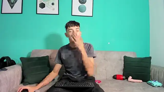 Snapshot of Maikol_Ortiz chatting on February 8, 2026, 2:31 pm Maikol Ortiz online show from February 8, 2026, 2:31 pm