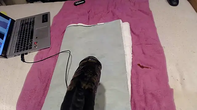 Snapshot of BiglovelyXXL chatting on November 19, 2025, 10:10 pm BiglovelyXXL online show from November 19, 2025, 10:10 pm