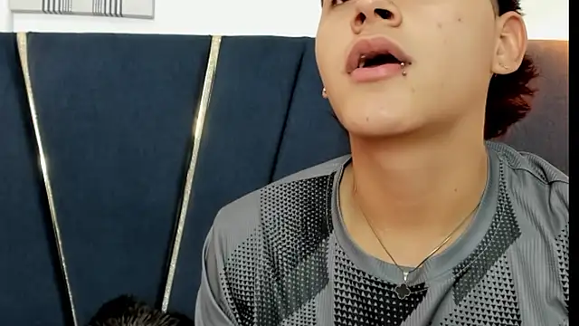 Snapshot of zeusapollofuck chatting on September 20, 2025, 7:04 pm zeusapollofuck online show from September 20, 2025, 7:04 pm