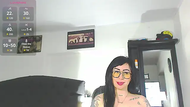 Snapshot of Vicky_hotmilf chatting on December 16, 2025, 11:15 am Vicky hotmilf online show from December 16, 2025, 11:15 am